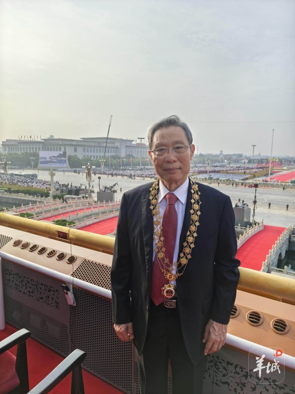 倍顺网 【独家】钟南山回忆儿时伤痛，更感国家富强方有和平 ｜我在现场看阅兵